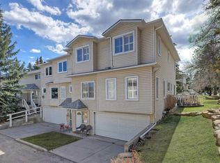 446 N Killarney Glen Ct SW, Calgary, AB T3E7H4
