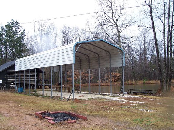 3rd image of 806 Old Columbus Rd