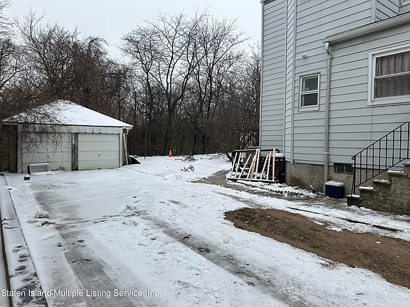 3rd image of 54 Holland Ave
