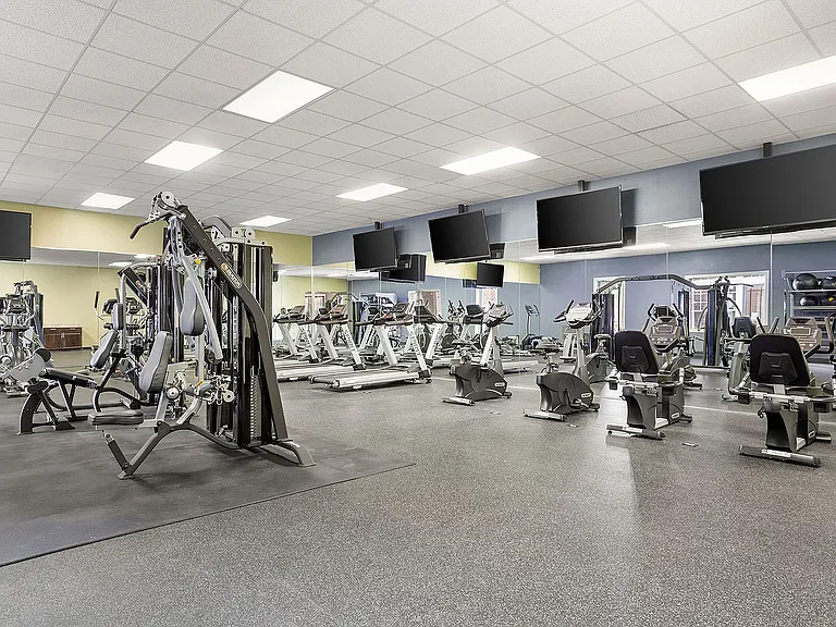 C243030_VerandaAtCenterField_FitnessCenter_01
