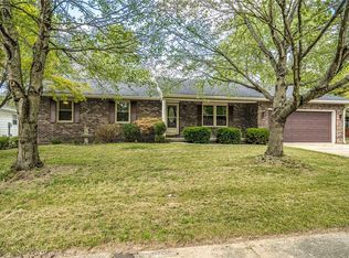 2011 S Redoak St, Effingham, IL 62401