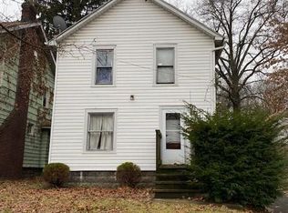 372 Black St, Akron, OH 44306