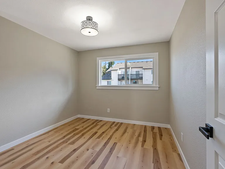Sandy Terrace Apartments — Photo 61