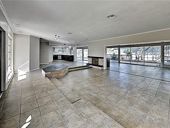 4th image of 1830 Oak Lake Dr