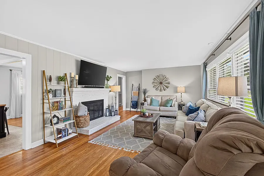 3 bed, 1700 sqft, $2,500 — Photo 2