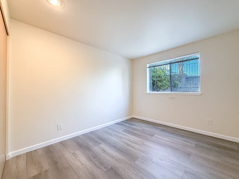 Stone Court Apartments — Photo 35