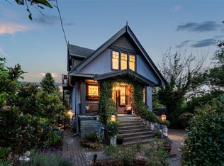 1415 Gladstone Ave, Victoria, BC V8R 1S2