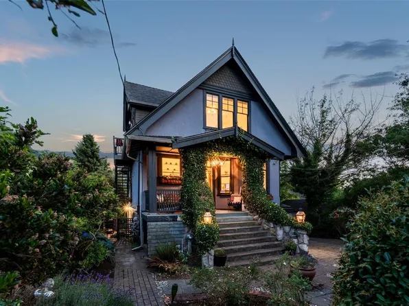 1415 Gladstone Ave, Victoria, BC V8R 1S2