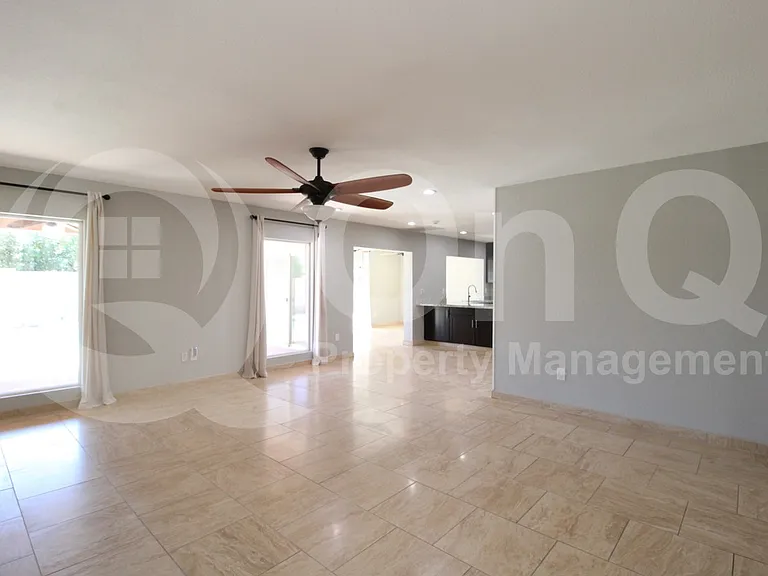 967 W La Jolla Dr — Photo 10