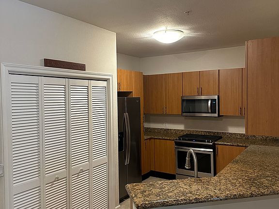 5th image of 1465 C St Unit 3206