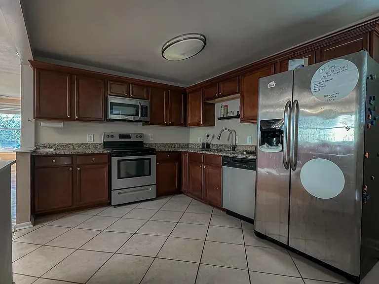1346 Tallwood St — Photo 7