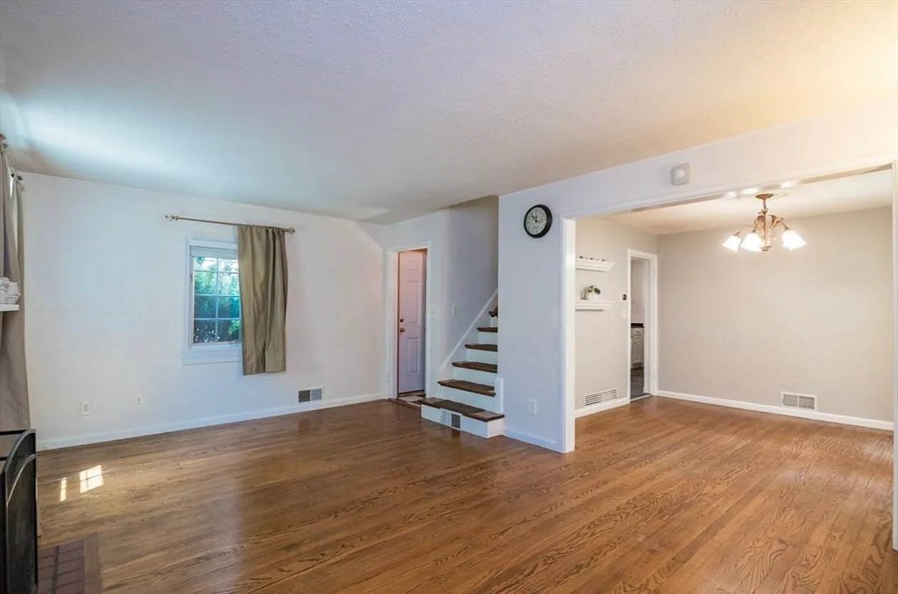 3 bed, 1.5 bath, 1424 sqft, $2,800 — Photo 2