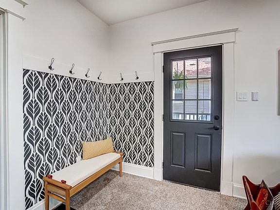 4th image of 3928 Lovell Ave