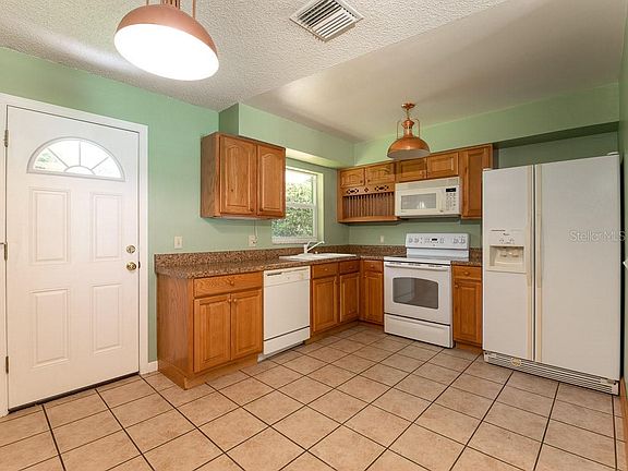 3rd image of 800 W New York Ave