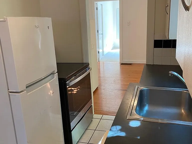 814 High St — Photo 3