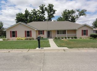230 S Bunker Hill Dr, Junction City, KS 66441