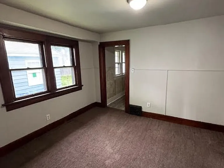 3131 Oliver St — Photo 2