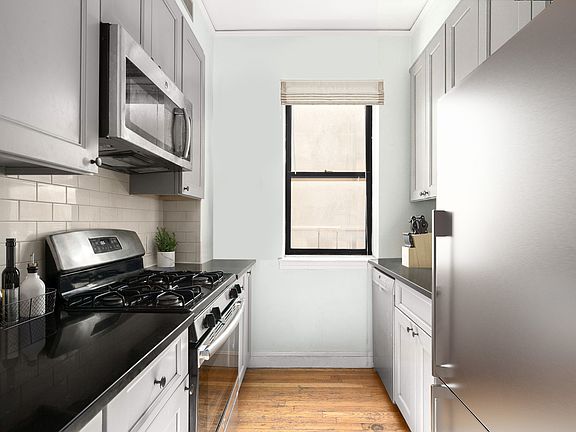 5th image of 854 W 181st St APT 4E