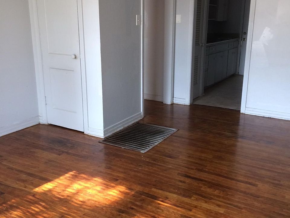 2nd image of 1900 Brazos St