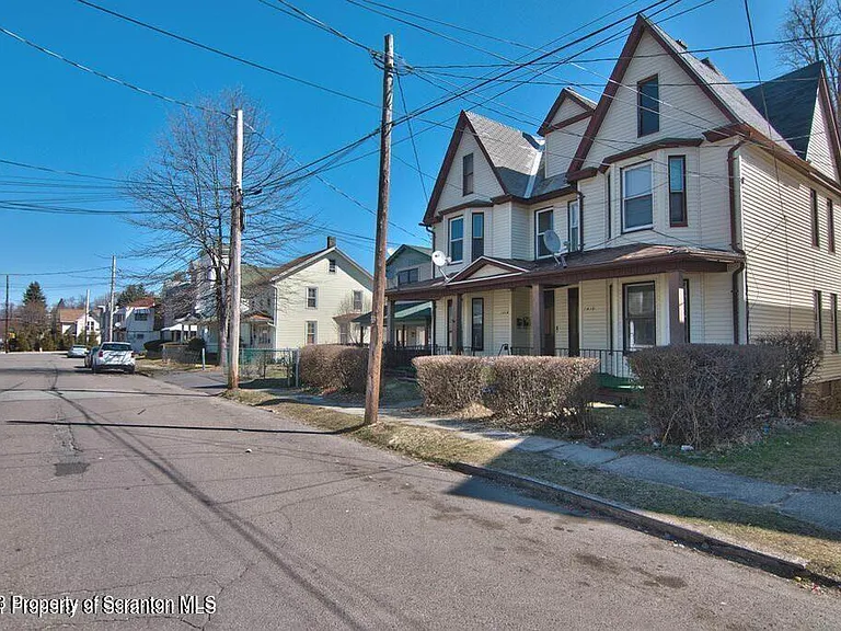 1418 Capouse Ave — Photo 3