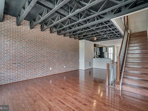 4th image of 115 Woodstream Cir