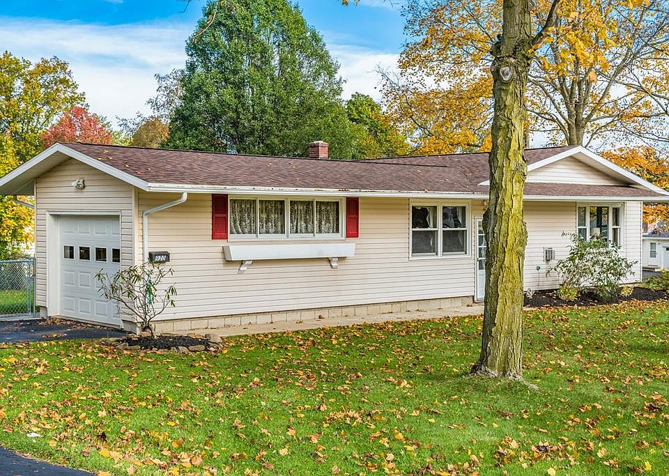1st image of 920 Hillcrest Dr