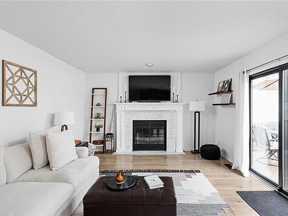 4th image of 10826 Belmont Cir