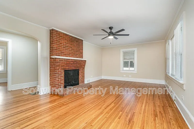 2 bed, 1.0 bath, 1321 sqft, $1,695 — Photo 3