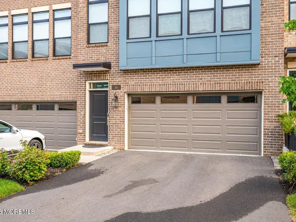 16 Valiant Court, Middletown, NJ 07748