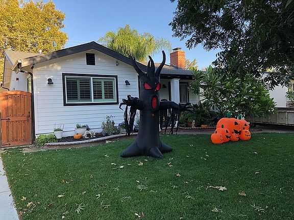 2nd image of 810 N Beachwood Dr