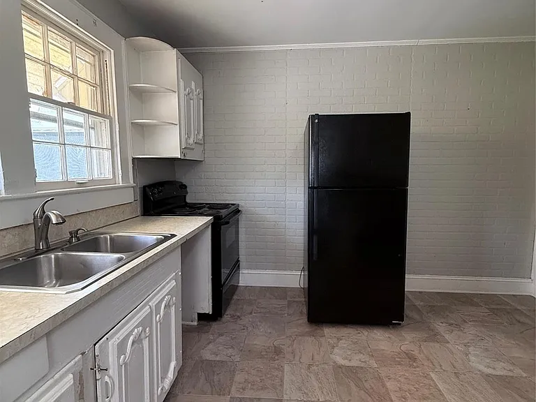 415 Circle Dr W — Photo 3