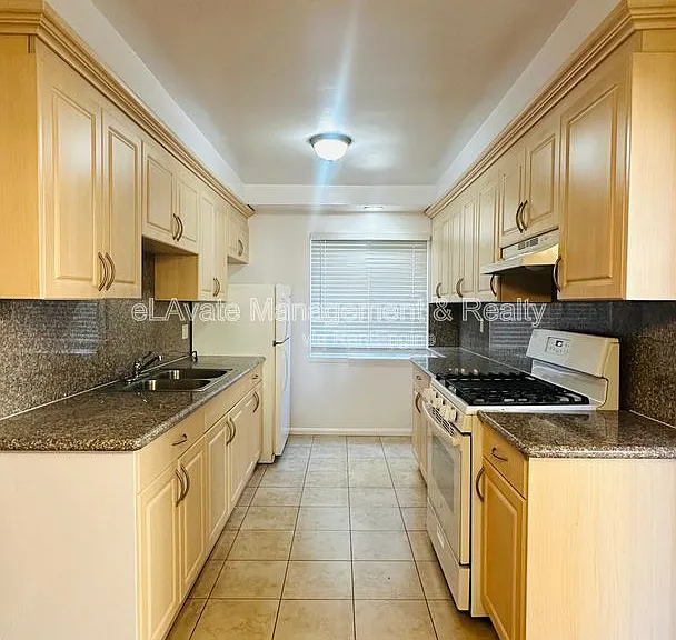 1416 N Martel Ave #3 — Photo 3