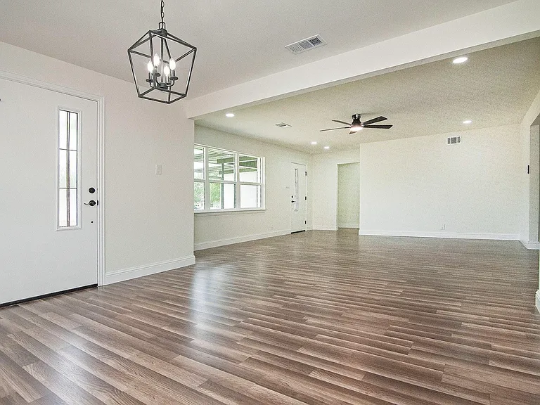 2608 Lockhart Ave — Photo 7