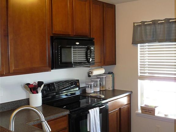Vaulted kitchen with 42" soft close cabinets.