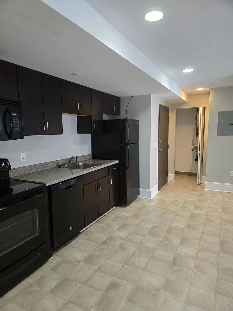 Market View Place - Downtown Living + $100/Month Parking Credit for 12 Months — Photo 4