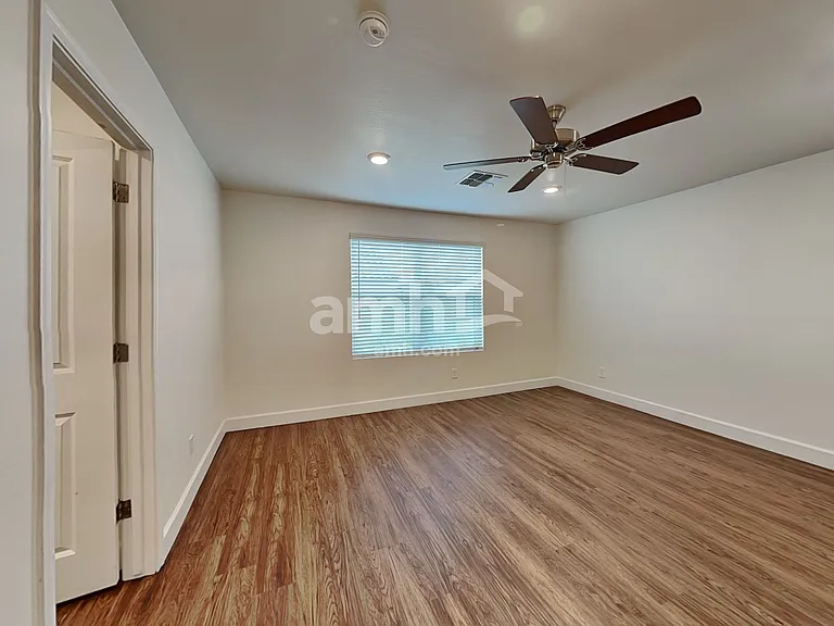 678 W Laredo Ave — Photo 8