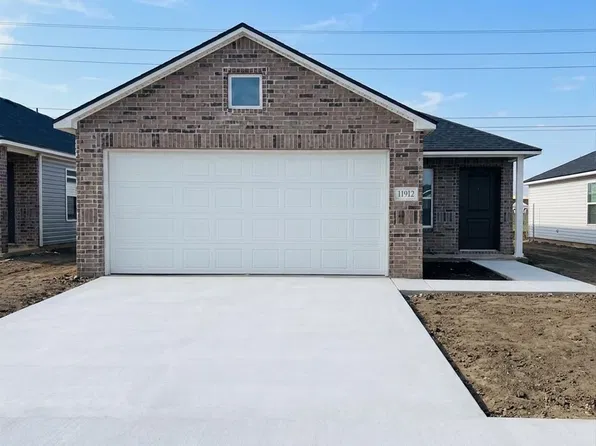 11912 SW 32nd St, Mustang, OK 73064