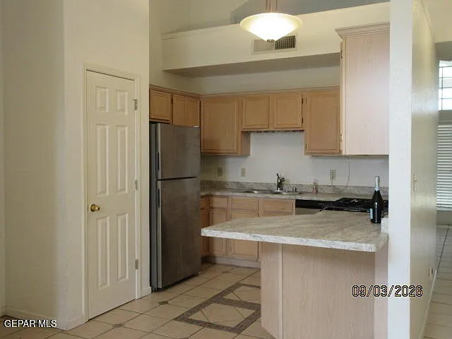4 bed, 2.0 bath, 1548 sqft, $1,850 — Photo 2