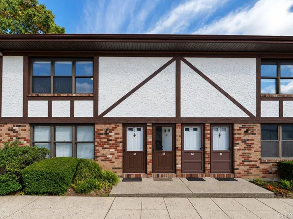 63 Bailey Court #63, Middle Island, NY 11953