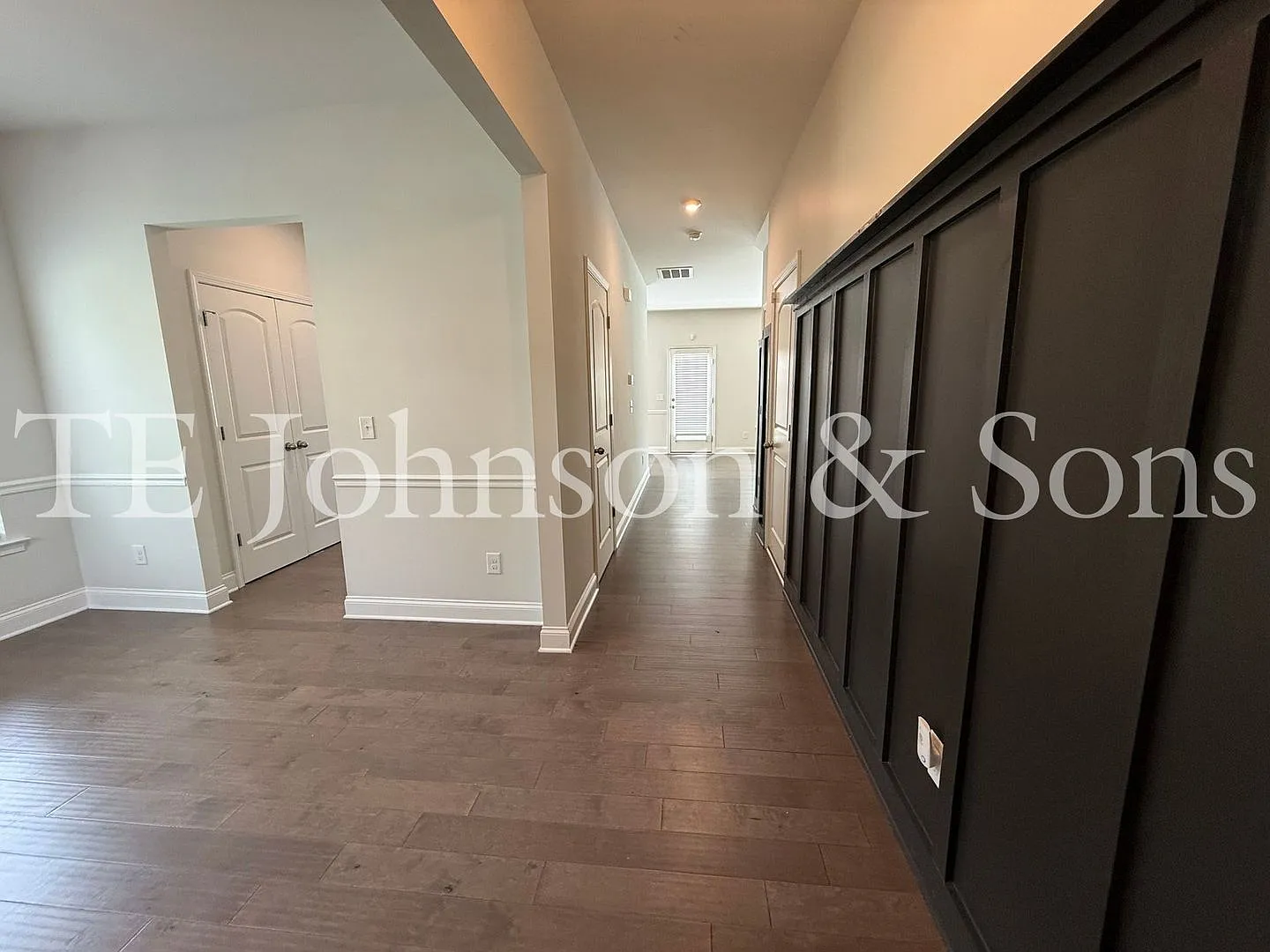 Spacious 3BR Home with Loft, Fireplace & 2-Car Garage — Photo 4