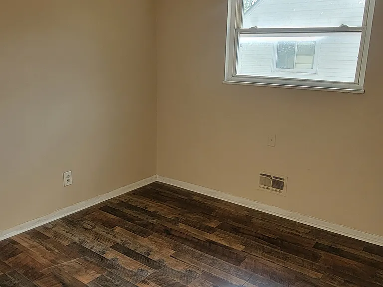 3344 Roswell Dr — Photo 3