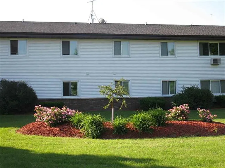 212-214 Sunset Ln — Photo 9