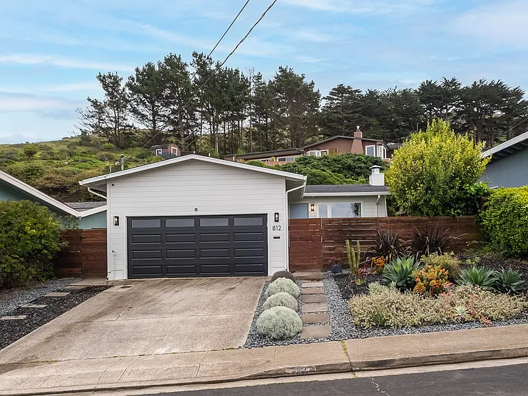 812 Edgemar Ave — Photo 2