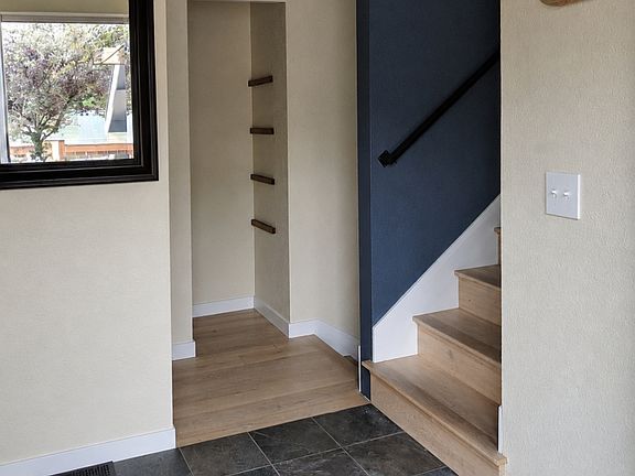 3rd image of 2113 Birch Cir