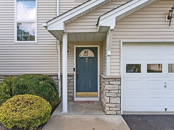 4th image of 9 Ferndale Ln