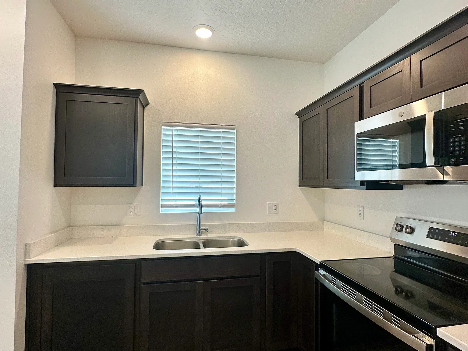 3 bed, 1095 sqft, $2,200 — Photo 4