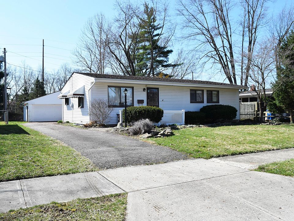 1st image of 131 Mariemont Dr N