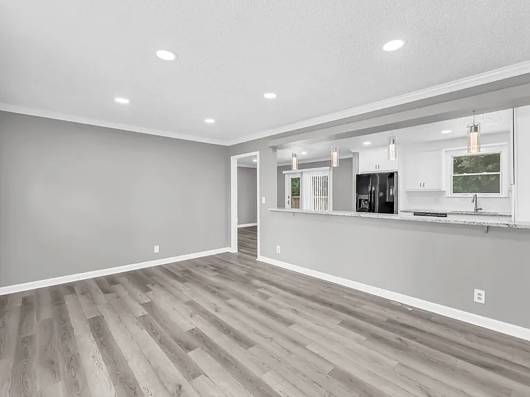 409 Christopher Dr — Photo 4