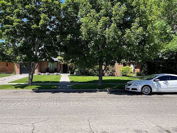 4th image of 1631 11th Ave E