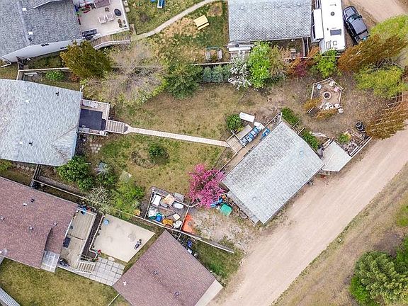 3rd image of 45 W Durand Cres